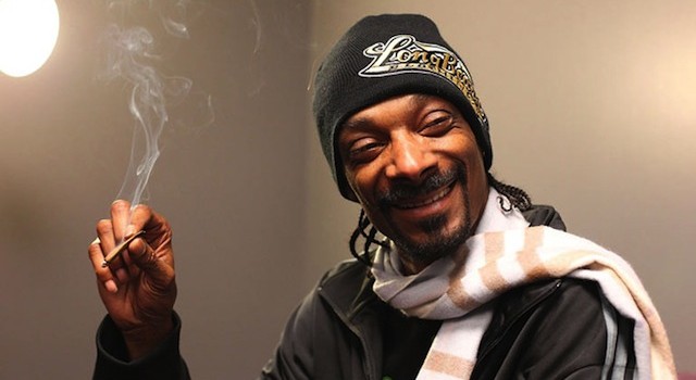 http://www.sickchirpse.com/wp-content/uploads/2013/09/Snoop-Dogg-Weeds-640x350.jpg