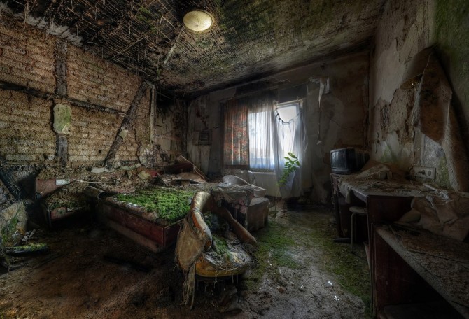 Moody Photos Of Abandoned Buildings By Niki Feijen Sick Chirpse