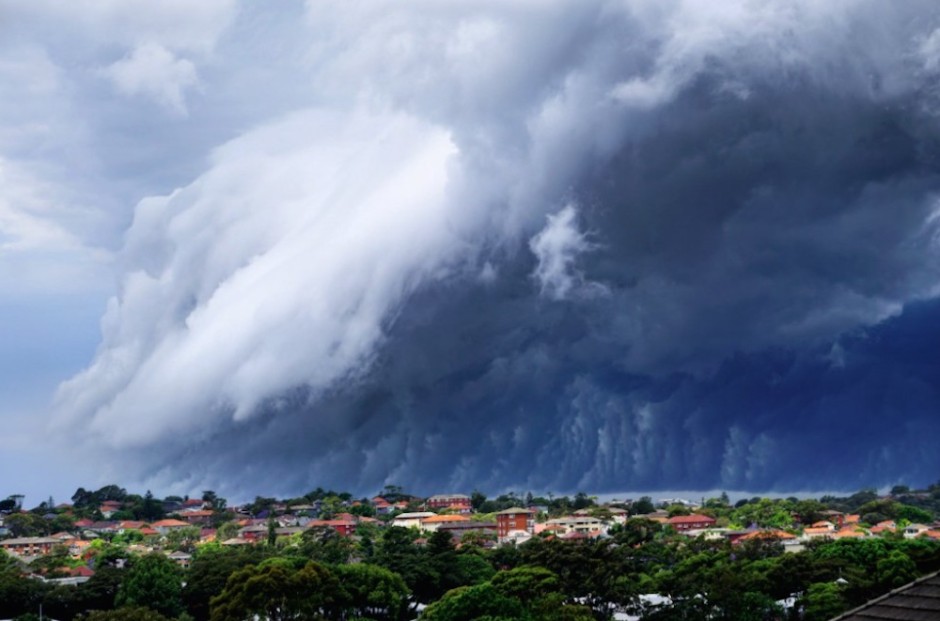 A Tsunami Cloud Is Forming Over Bondi Beach And It Looks Absolutely AWESOME