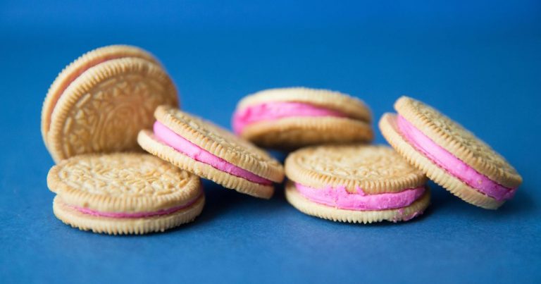 The New Pink Oreos Are Turning People’s Shit Pink – Sick Chirpse