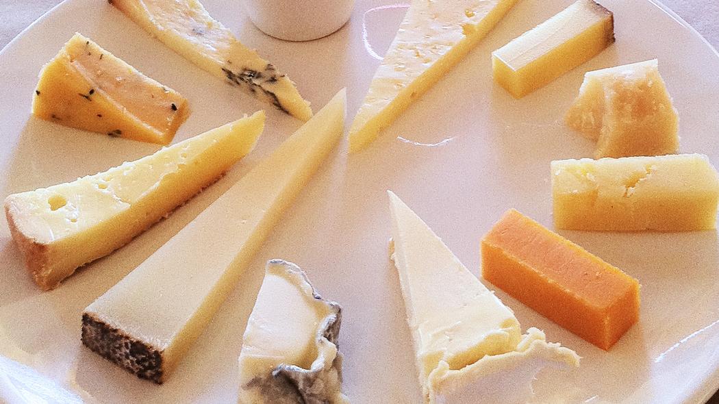 Cheese course. Франция сыр. Французы национальные блюда сыр.