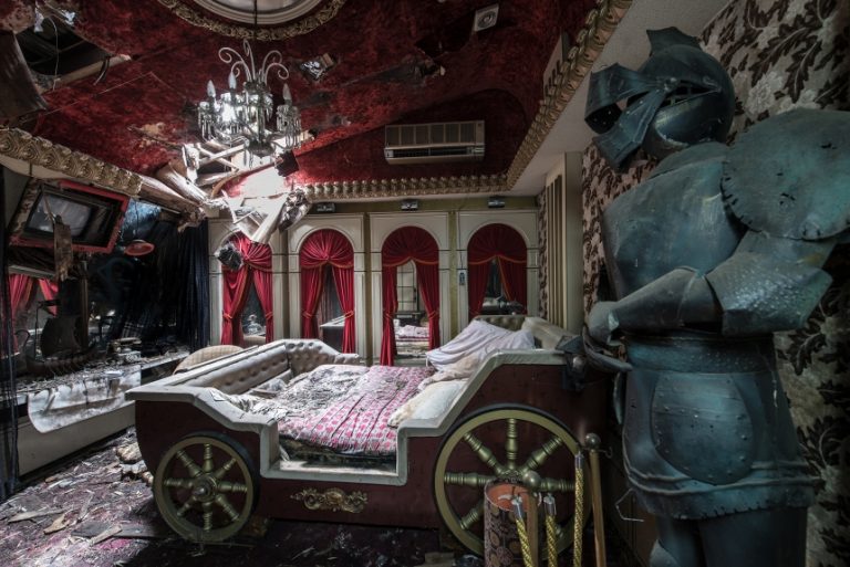 Photographer Captures Haunting Images From Inside An Abandoned Japanese