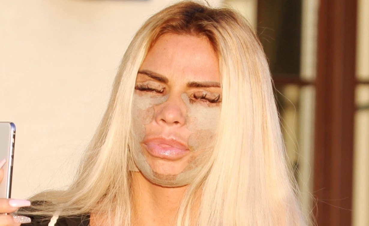 katie-price-can-hardly-open-her-eyes-as-she-appears-in-face-bandages