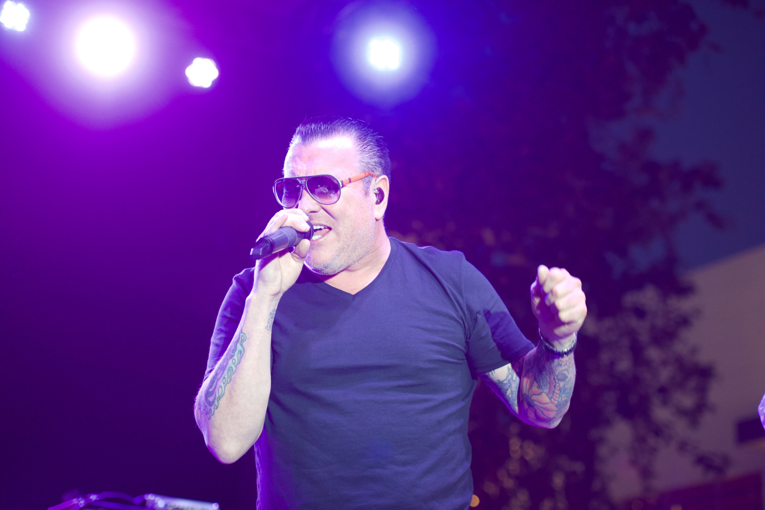 Thousands Of Maskless People Turned Up To Watch Smashmouth At The Weekend